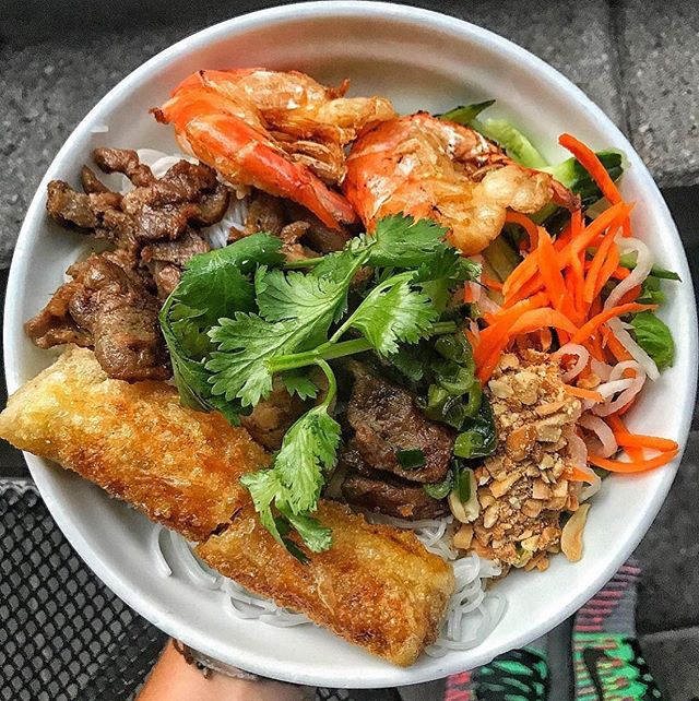 Grilled Beef, Shrimp & Spring Roll on Vermicelli